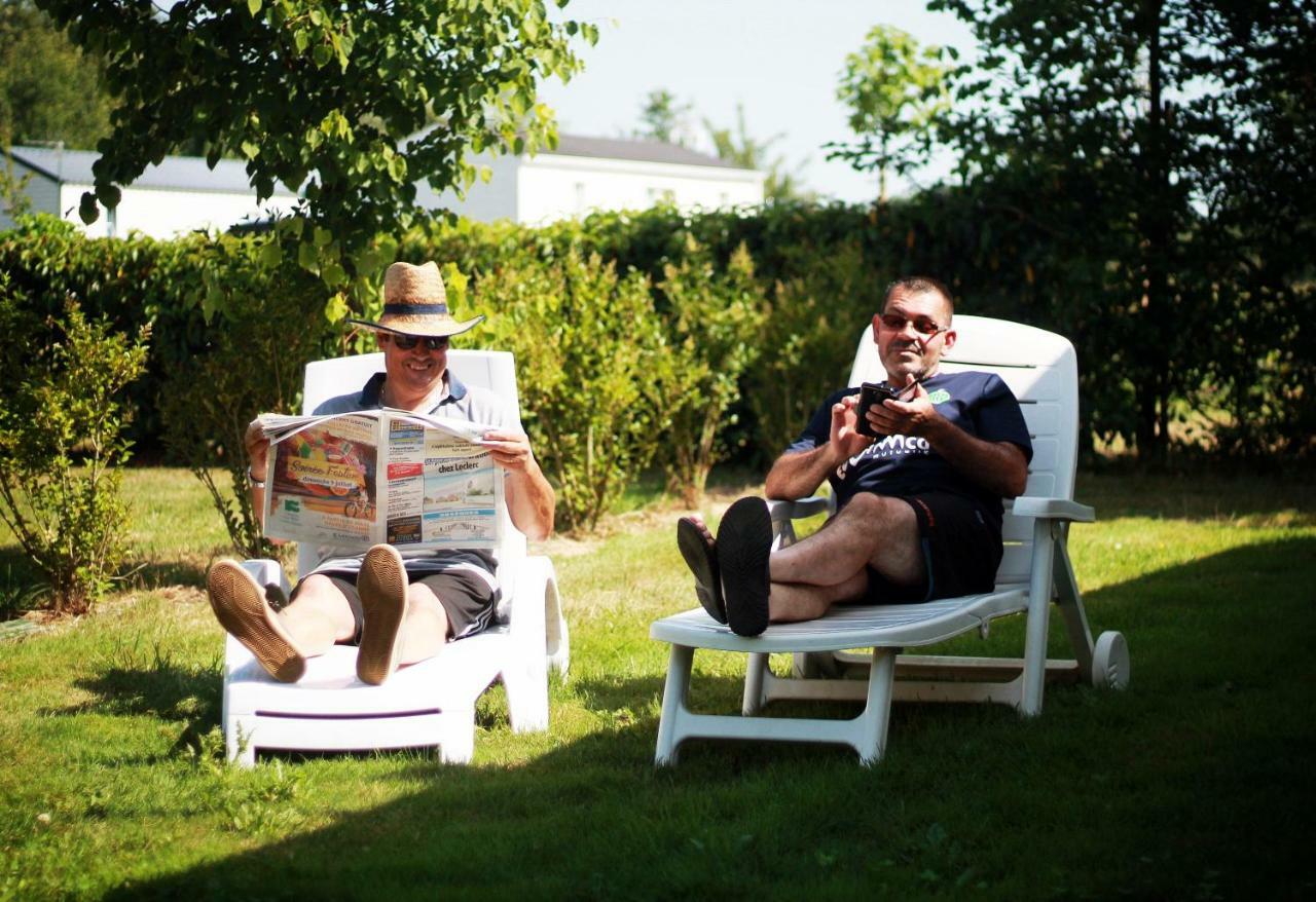 Camping Au Pre De L'Etang Sainte-Foy  Exteriér fotografie