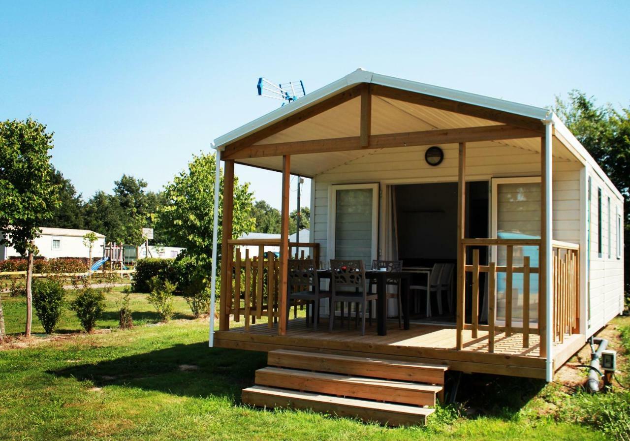 Camping Au Pre De L'Etang Sainte-Foy  Exteriér fotografie